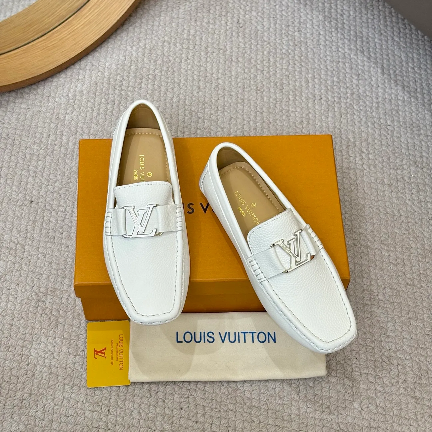 Men's men's shoes 💰420 (Yangli) LV 2⃣️0⃣️2⃣️5️⃣Spring and summer counter GLORIA series models ✈️Original factory special leather production, original last type. A classic driving slip-on casual shoe that shows an elegant style with exquisite craftsmanship details such as Monogram embossing all over the upper🌀Italian imported calfskin fabric Sheepskin foot pads➕Inside～Private mold replica sole Unique style Comfortable driving slip-on Size: 4-12 (38-46) Comes with [Counter packaging: original box, wrapping paper, card, instruction manual, shoehorn, cloth bag] No pressure to enter and leave the counter!